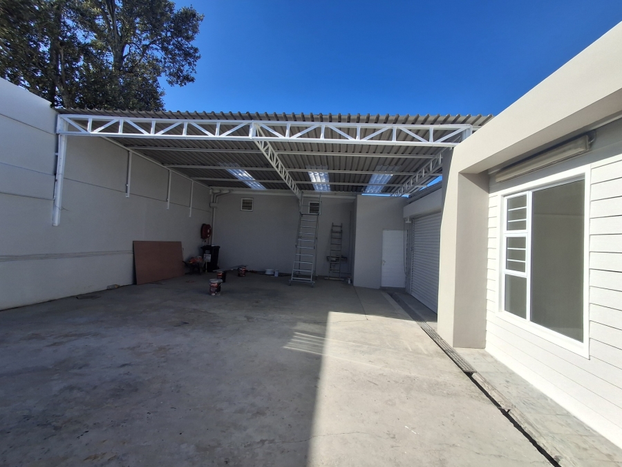 To Let Commercial Property for Rent in West Bank Eastern Cape